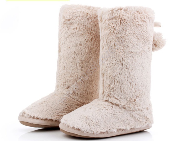 Ugg boots with plush pom-poms L-105