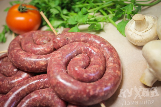 Doğal kılıflarda soğutulmuş sosisler