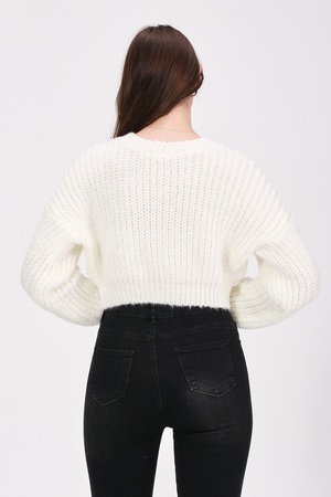 Трикотажный укороченный свитер с круглым вырезом