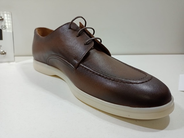 Men's shoes made of genuine leather