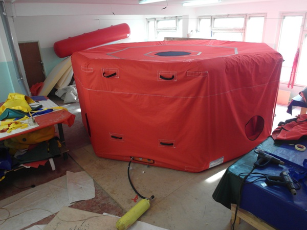 Прыжково-спасательное устройство ППСУ 20 - куб жизни  /  Pneumatic Jumping Rescue Device PPSU 20 - Life Cube