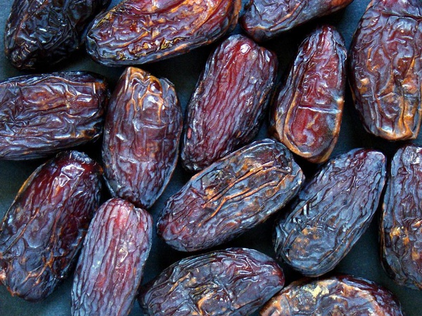 Sea Food (Frozen Farmed Shrimp - Chilled & Frozen Trout) - Tuna Fish In Glass Jar - Raisin - Dates - Fresh Fruits - Pistachio - Saffron - etc.)