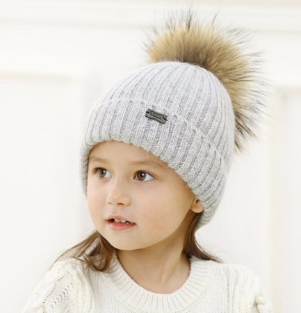 Женская шапка с помпоном