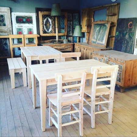 rustik country style table and chairs/ folding plywood chairs