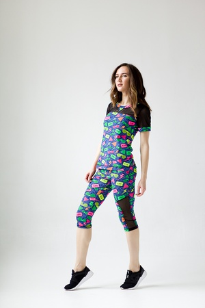 Fileli genç yürüyüş kıyafeti