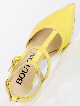 Желтые босоножки с ремешками k043
