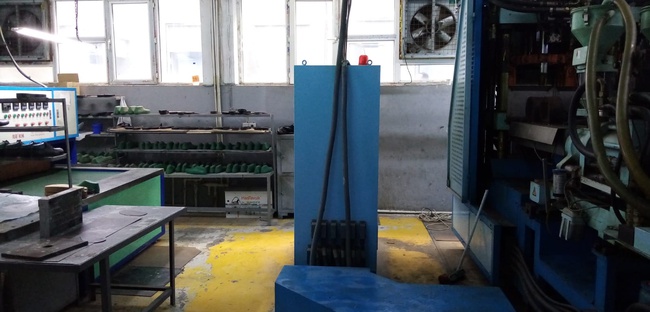 Инжекционная машина для литья EVA (для подошв, тапочек и т.д.), бывшая в эксплуатации