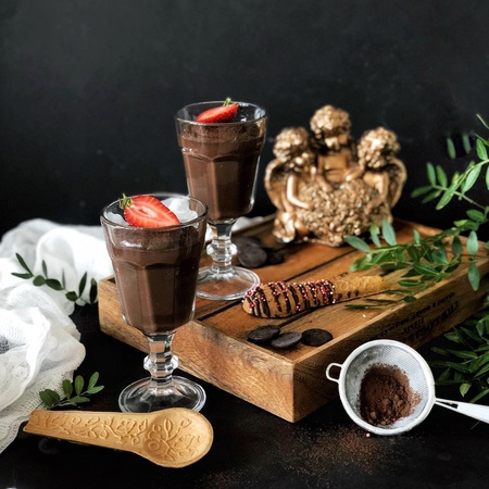 Eco - a set with vanilla edible spoons in an ecological group packaging.