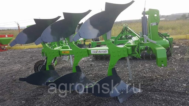 Плуг оборотный 3-х корпусный