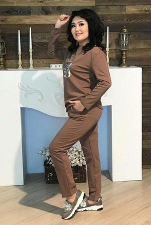 Женский спортивный костюм