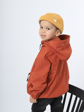 Kapüşonlu çocuk rüzgarlığı