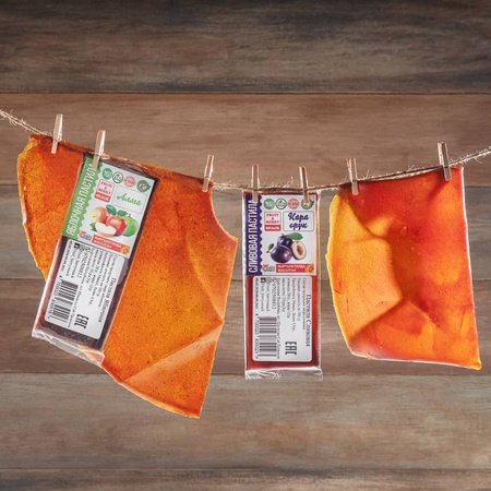 Фруктовая пастила в ассортименте - сливовая, яблочная и абрикосовая, в герметичной таре вес- 35 грамм.