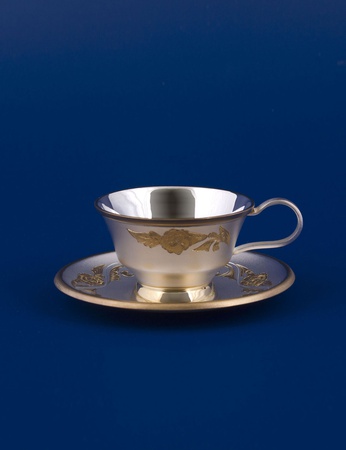 Серебряная чашка с блюдцем "Сюрприз"/С