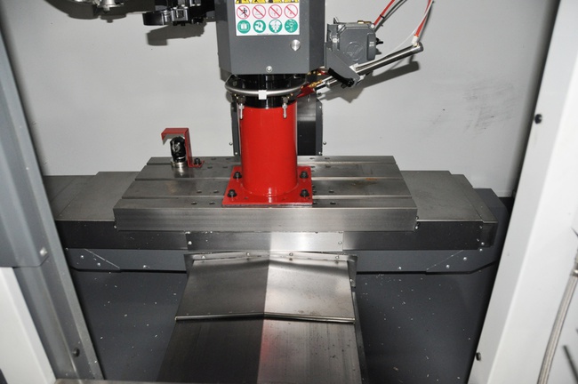 Vertical milling machining center HAAS DM-2 with CNC