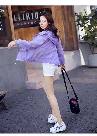 Лёгкая женская ветровка