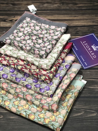 Natural silk georgette scarf.