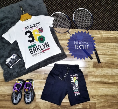 Erkek çocuklar için tişört şortları