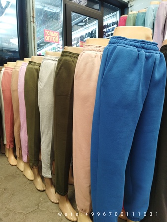 Женские одежды: брюки, трико, спортивные