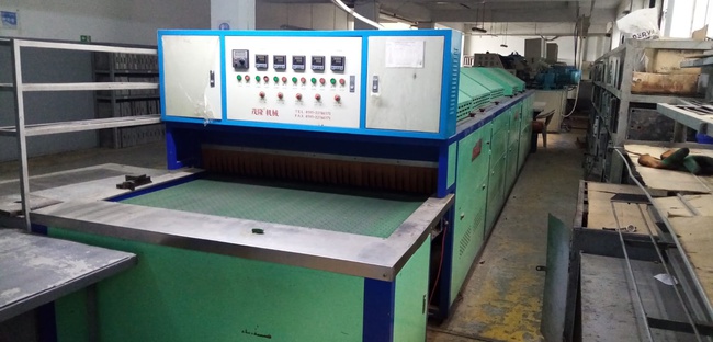 Инжекционная машина для литья EVA (для подошв, тапочек и т.д.), бывшая в эксплуатации