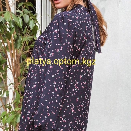 Женское темно-синее платье-трапеция с рюшами с цветочным принтом и поясом