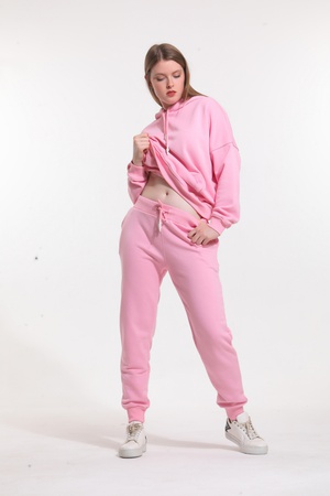 Женский спортивный костюм розового цвета