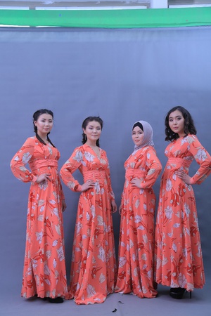 Платья нарядные