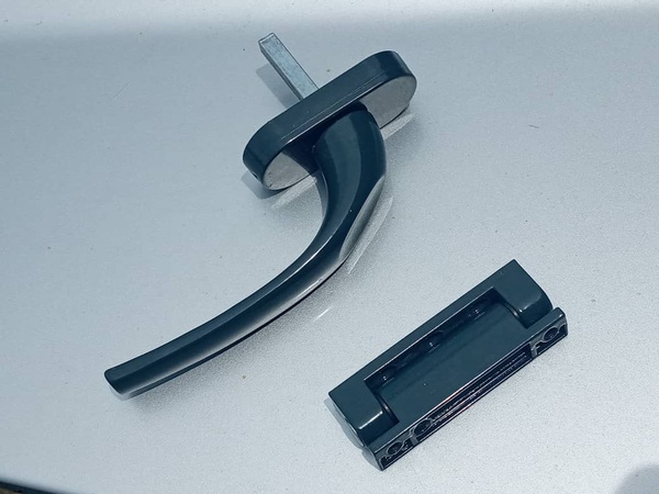 ÜRÜNLER İÇİN PVC PROFİLLERİN TOPTAN VE PERAKENDE SATIŞI. PENCERELER, KAPILAR. PENCERELER, KAPILAR İÇİN DONANIM SATIŞI. CAM, PENCERELER.