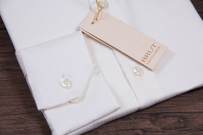 Erkekler ve çocuklar için gömlekler.