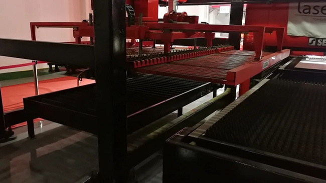 Otomatik sac yükleme ve kalibrasyonlu sac lazer kesim hattı SEKIRUS P2302M-3015GAZR