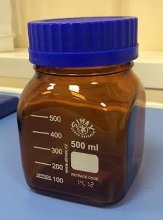 Квадратная банка из темного стекла