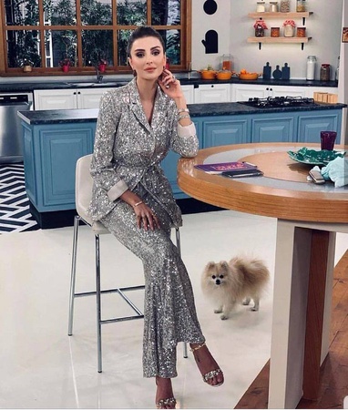 Двойной костюм куртка-брюки на подкладке, пояс из ткани