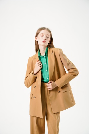 Женский брючный костюм