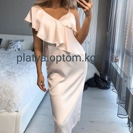 Женское элегантное платье с воланом на одно плечо (красное черное бежевое)