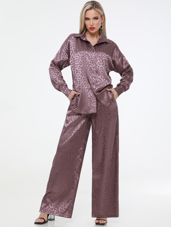 İki parçalı ipek takım elbise