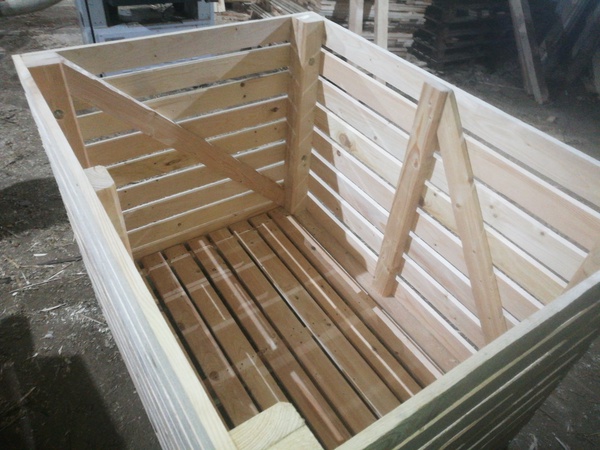 Containers for storing vegetables and fruits