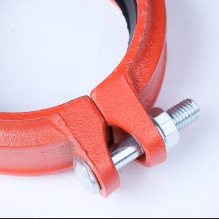 Rohrverschraubung, Rohr aus duktilem Gusseisen, geflanschte rote Epoxidfarbe für Sanitär