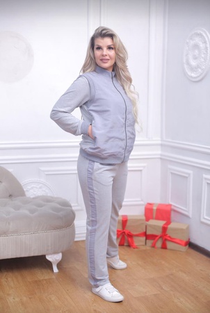 Женские спортивки и платья