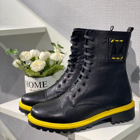 Women's winter shoes.