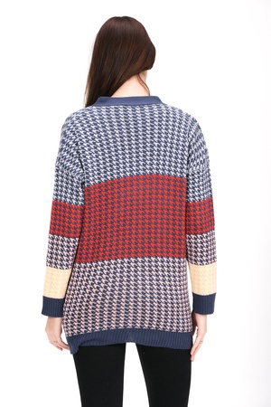 Красочный вязаный кардиган с узором "лом"