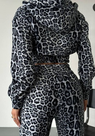 Женский спортивный костюм из велюра