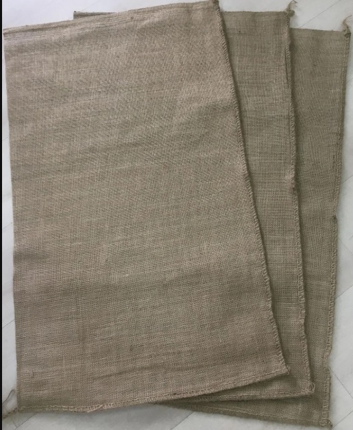 <p>Please provide a commercial offer for <strong>12 OZ</strong> jute bags (length 95, width 56).&nbsp;</p>

<p>Quantity: 45,000 pieces.</p>

<p>Terms of delivery FOB.</p>

<p>In the commercial offer, please specify the price , production time, number of bags in the package, dimensions of each place and weight.</p>