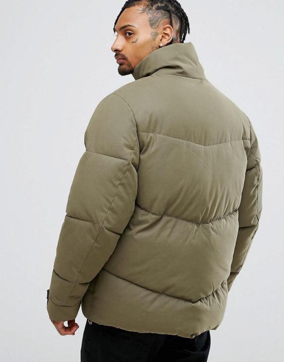 <p>MEN winter coats will be bought (size 46-54)<br />
Color: black, light beige, gray. Fabric: 100% Polyester.<br />
Filling: Polyester fiber. Volumes are around $ 3,000 - $ 5,000. Later we can reach&nbsp;$ 10,000&nbsp; and more volumes, now we are working already on a steady monthly shipments with large factories&nbsp;in Turkey.</p>

<p><em>(translated from russian)</em></p>