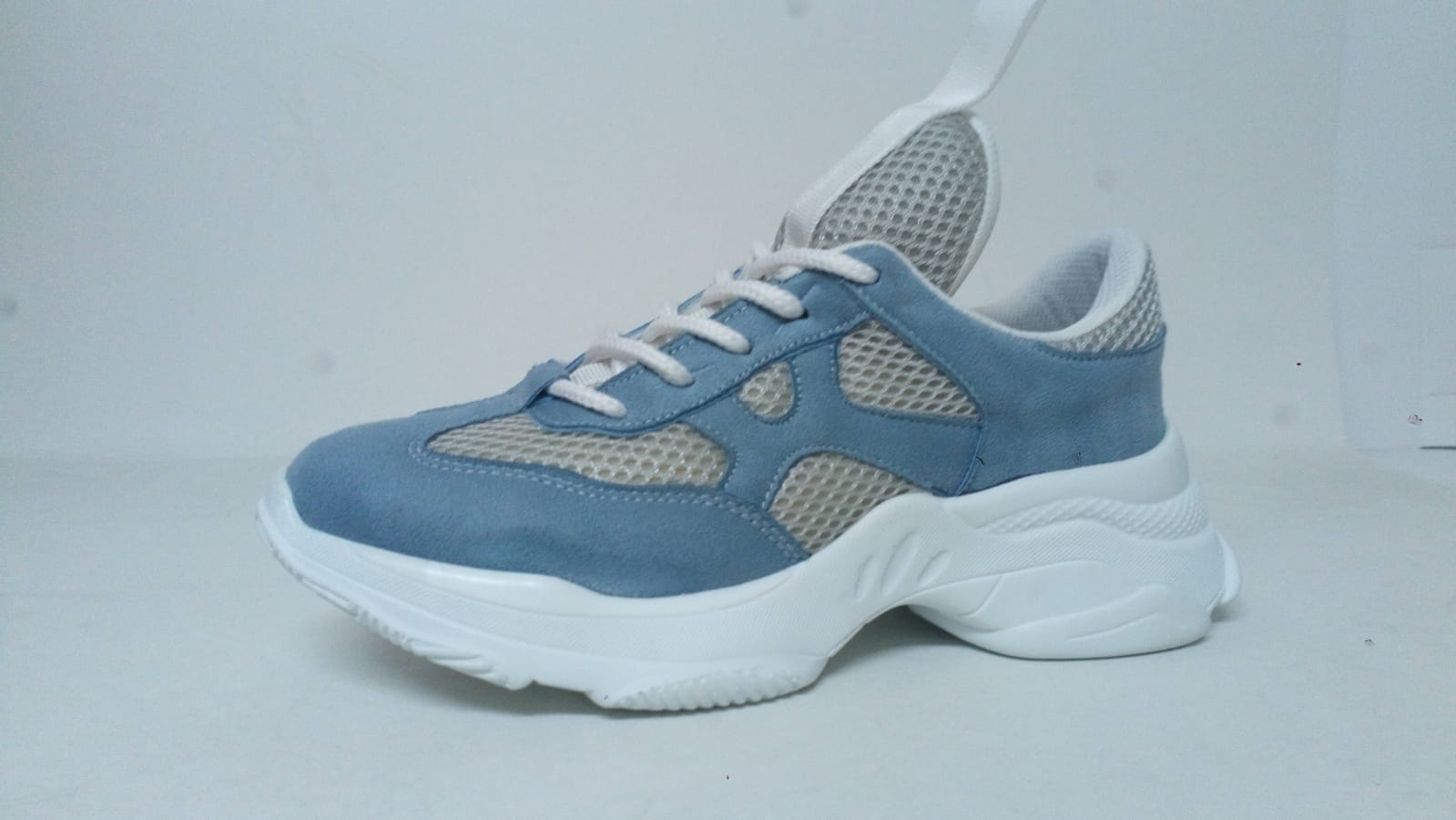 Hello! I will Buy wholesale sports footwear. At least 1000 pairs