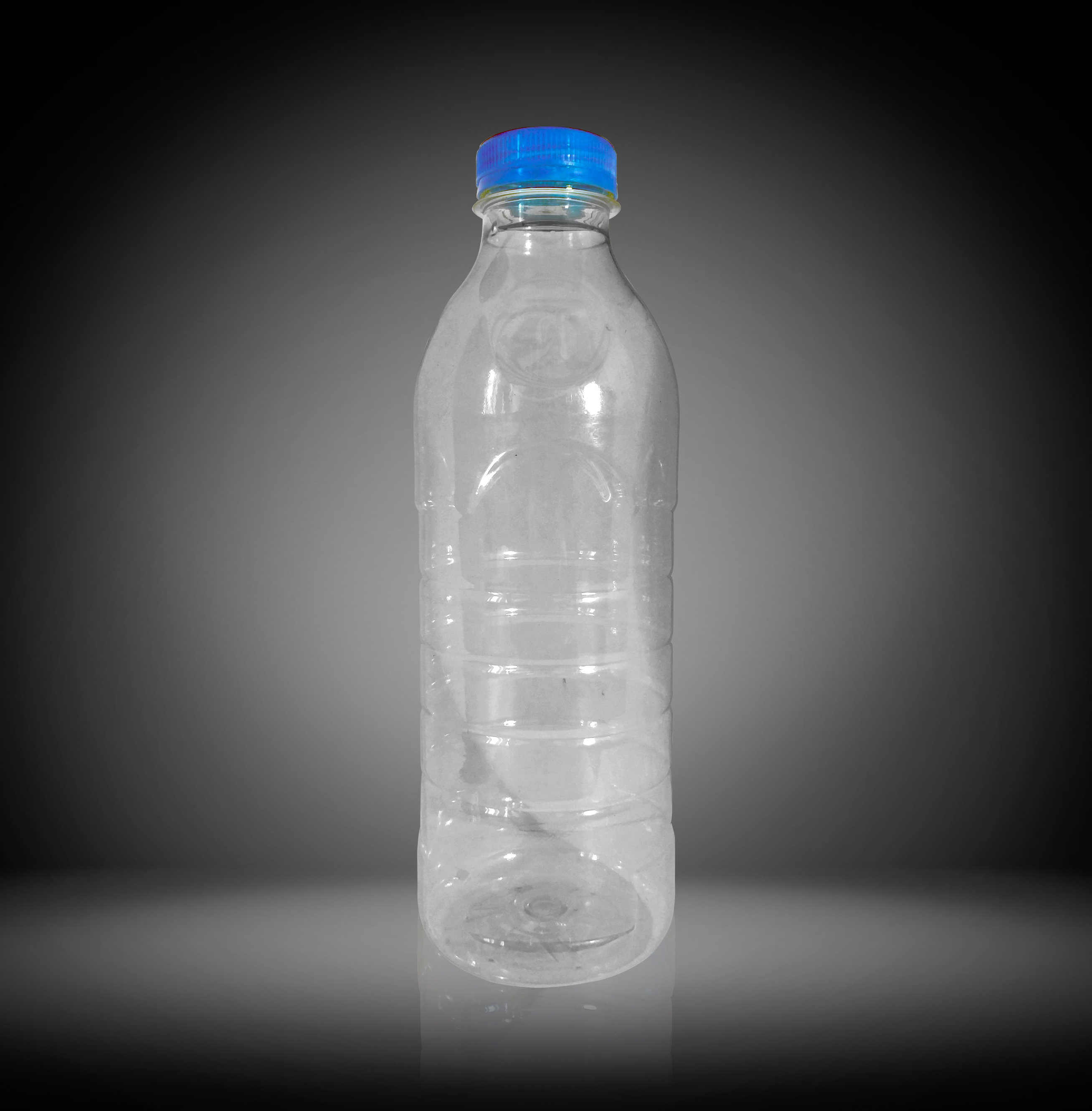 Купить пустую пластиковую бутылку. Пластиковая бутылка. Пустая пластиковая бутылка. ПЭТ бутылки. Полиэтилентерефталат бутылка.
